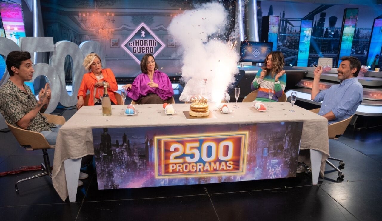 Fuego y explosiones en la cena más espectacular del mundo para celebrar los 2.500 programas de 'El Hormiguero 3.0'