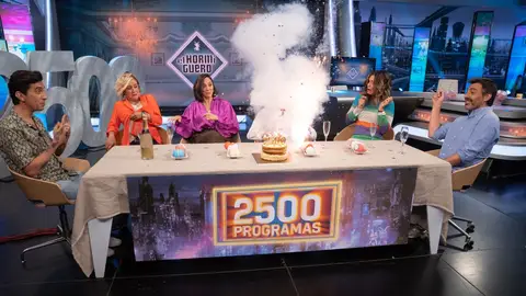 Fuego y explosiones en la cena más espectacular del mundo para celebrar los 2.500 programas de 'El Hormiguero 3.0' Fuego y explosiones en la cena más espectacular del mundo para celebrar los 2.500 programas de 'El Hormiguero 3.0'