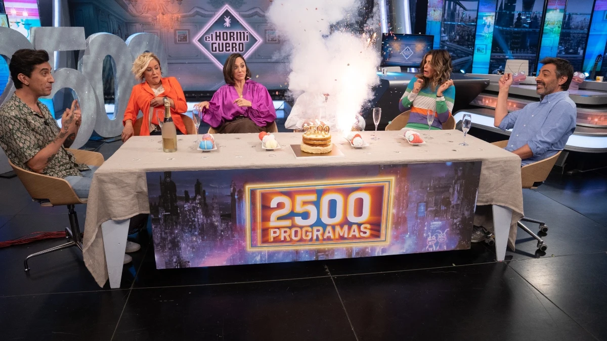 Fuego y explosiones en la cena m&aacute;s espectacular del mundo para celebrar los 2.500 programas de 'El Hormiguero 3.0'