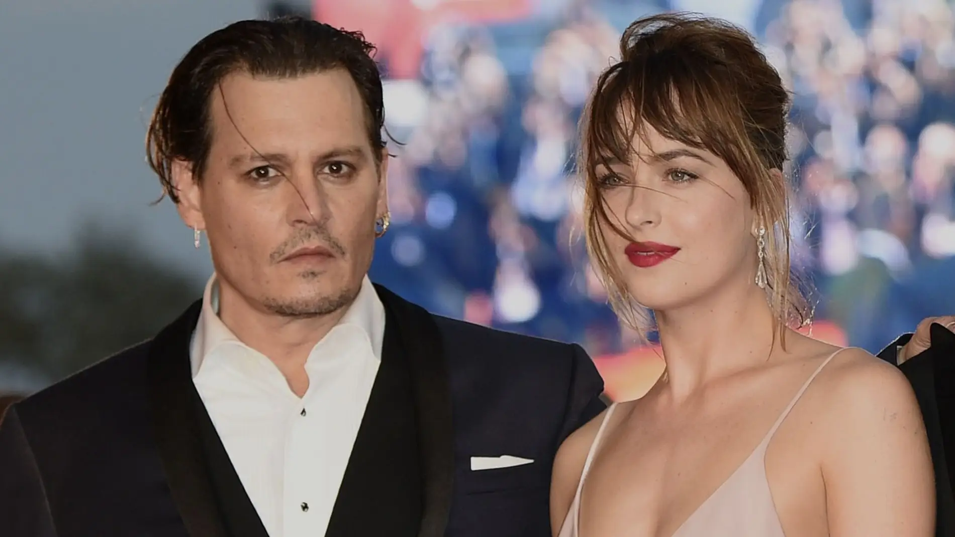 Johnny Depp y Dakota Johnson en la premiere de 'Black Mass'