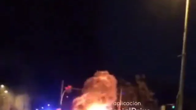 Un conductor bebido y bajo el efecto de las drogas estrella su Maserati contra la catenaria de un tranv&iacute;a en Barcelona