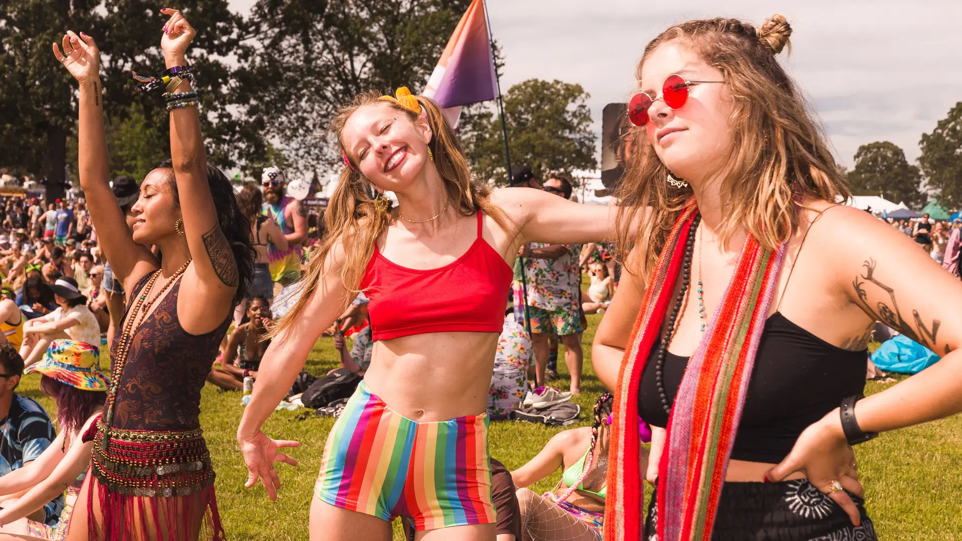 Chicas celebrando el Orgullo