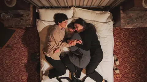 Avance semanal de ‘Inocentes’: Safiye y Gülben, dispuestas a cumplir el último deseo de su padre y Naci recibe una inolvidable sorpresa Avance semanal de ‘Inocentes’: Safiye y Gülben, dispuestas a cumplir el último deseo de su padre y Naci recibe una inolvidable sorpresa