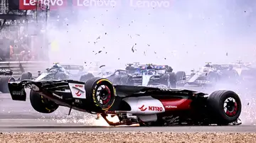 Uno de los accidentes más espeluznantes de la historia de la F1: el halo salvó la vida de Zhou en Silverstone Uno de los accidentes más espeluznantes de la historia de la F1: el halo salvó la vida de Zhou en Silverstone