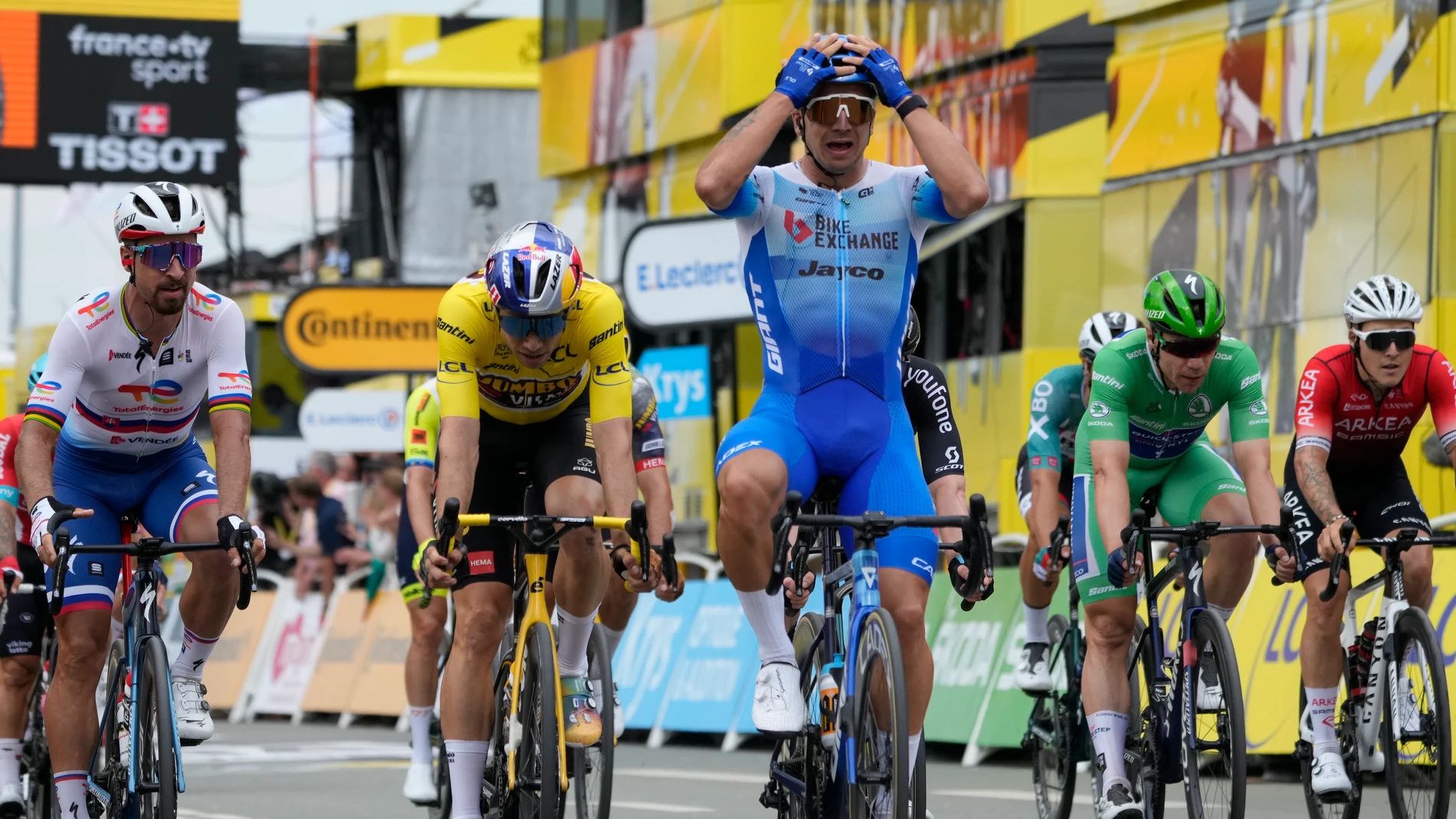 Groenewegen se lleva la tercera etapa al sprint y Van Aert mantiene el maillot del Tour de Francia