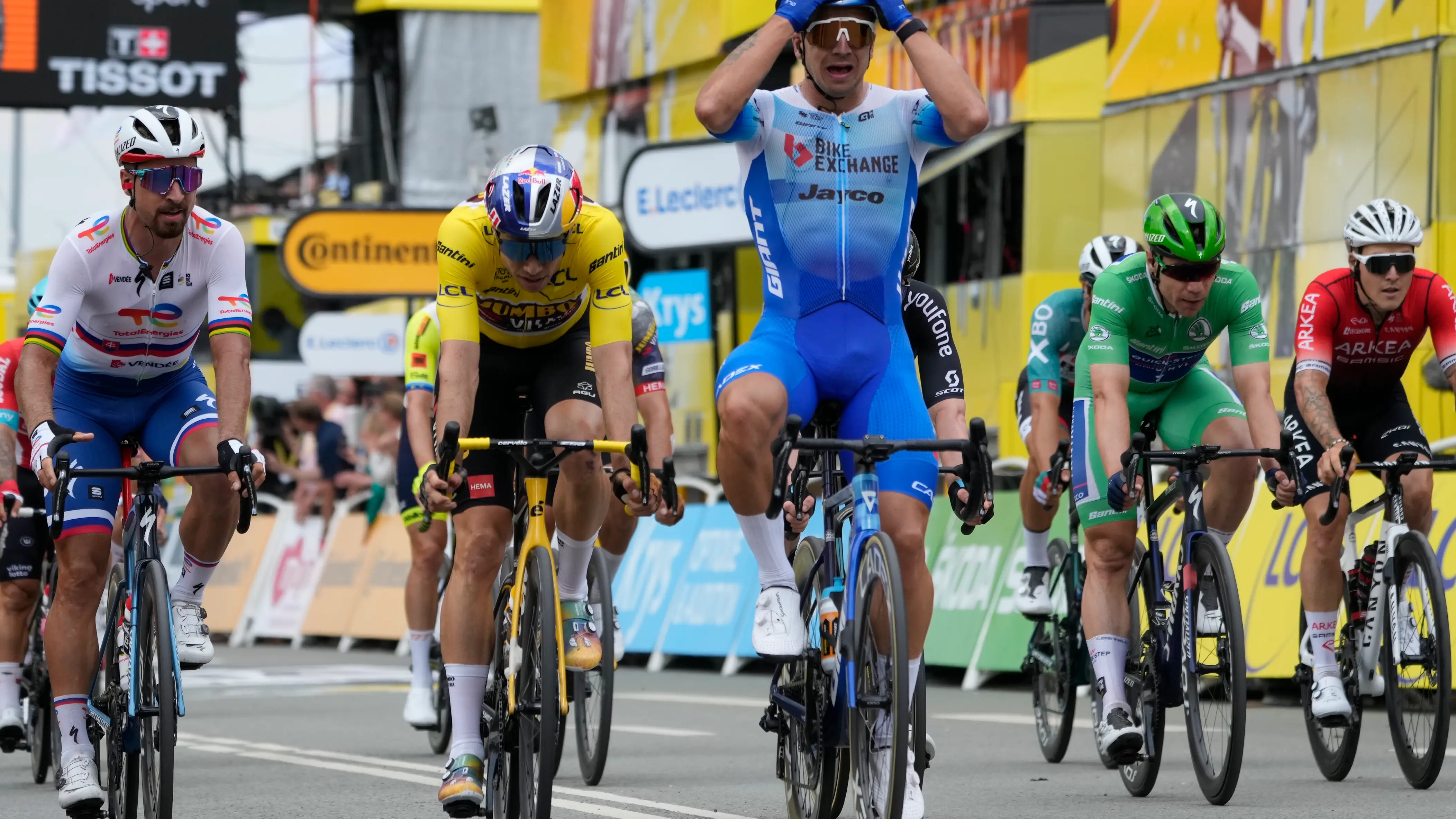 Groenewegen se lleva la tercera etapa al sprint y Van Aert mantiene el maillot del Tour de Francia Groenewegen se lleva la tercera etapa al sprint y Van Aert mantiene el maillot del Tour de Francia