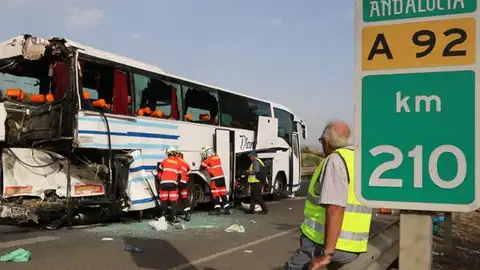 Uno de los autobuses que ha colisionado en Moraleda Zafayona Uno de los autobuses que ha colisionado en Moraleda Zafayona