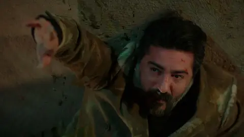 ¡Akif cae al vacío, tras su pelea con Ismet, y Kadir es testigo de todo! ¡Akif cae al vacío, tras su pelea con Ismet, y Kadir es testigo de todo!