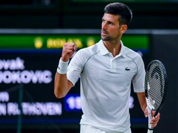 Djokovic celebra su triunfo ante Tim Van Rijthoven