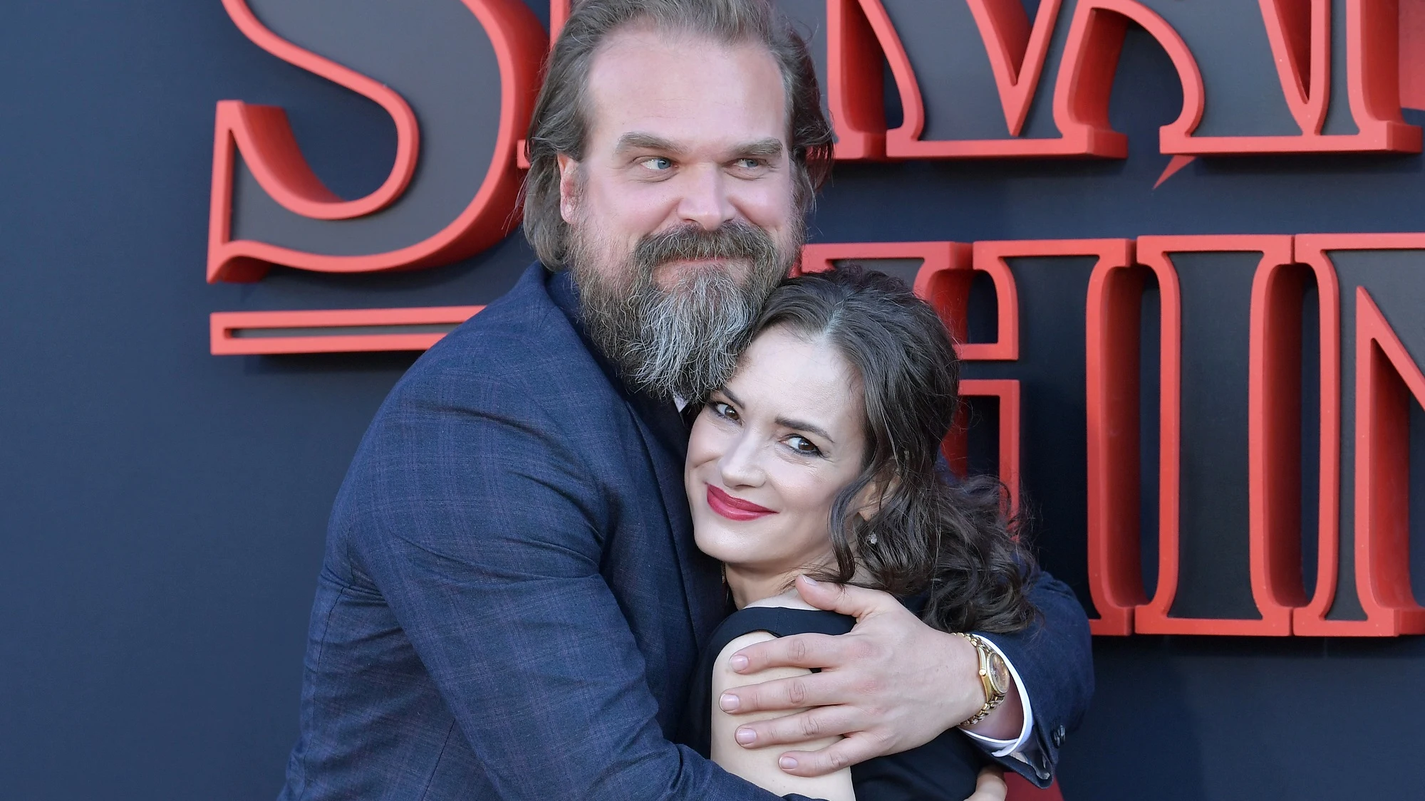 Winona Ryder y David Harbour, Joyce y Hopper en 'Stranger Things' Winona Ryder y David Harbour, Joyce y Hopper en 'Stranger Things'