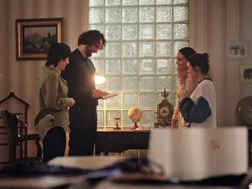 Los hermanos Derenoğlu descubren en el cuaderno de Hikmet lo mucho que les quería: "Papá también nos quiso en el pasado" Los hermanos Derenoğlu descubren en el cuaderno de Hikmet lo mucho que les quería: "Papá también nos quiso en el pasado"