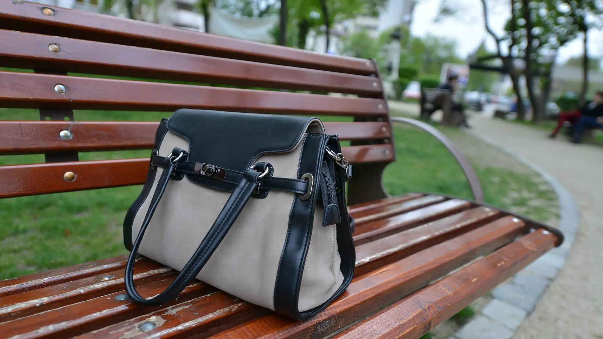 Bolso olvidado Bolso olvidado