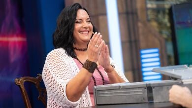 Montserrat Monje, alcaldesa de Terradillos de Esgueva, acepta el reto de Santiago Segura: Todo se decide en la última partida