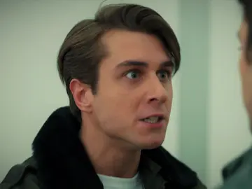 Doruk se enfrenta a Kadir: "¿Qué le has hecho a mi padre?" Doruk se enfrenta a Kadir: "¿Qué le has hecho a mi padre?"
