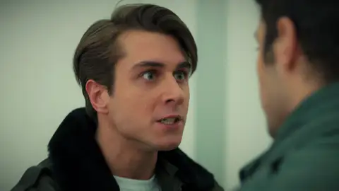 Doruk se enfrenta a Kadir: "¿Qué le has hecho a mi padre?" Doruk se enfrenta a Kadir: "¿Qué le has hecho a mi padre?"