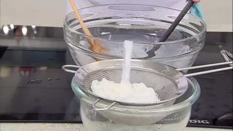 Hierve los fideos y luego los cuelas Hierve los fideos y luego los cuelas