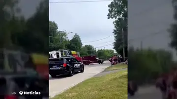 6 muertos y al menos 30 heridos en el tiroteo del desfile de celebración en Illinois por el Día de la Independencia 6 muertos y al menos 30 heridos en el tiroteo del desfile de celebración en Illinois por el Día de la Independencia