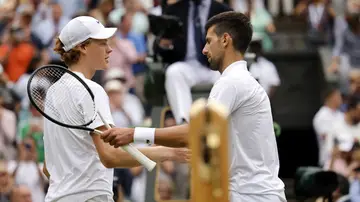 Djokovic salud a Sinner tras meterse en semifinales Djokovic salud a Sinner tras meterse en semifinales