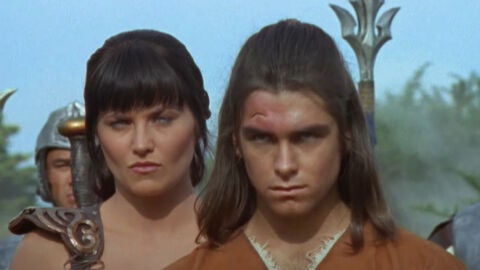 Antony Starr junto a Lucy Lawless en 'Xena, la princesa guerrera'