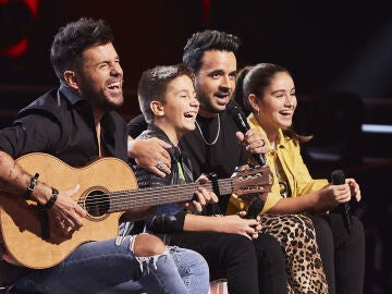Luis Fonsi enamora cantando ‘Yo no me doy por vencido’ con David y Ana en ‘La Voz Kids’ 