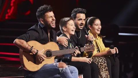 Luis Fonsi enamora cantando ‘Yo no me doy por vencido’ con David y Ana en ‘La Voz Kids’ Luis Fonsi enamora cantando ‘Yo no me doy por vencido’ con David y Ana en ‘La Voz Kids’