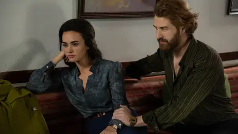 Ümit y Fikret en el capítulo 92 de 'Tierra Amarga' Ümit y Fikret en el capítulo 92 de 'Tierra Amarga'
