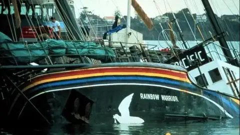 Atentado contra el barco de Greenpeace 'Rainbow Warrior' Atentado contra el barco de Greenpeace 'Rainbow Warrior'