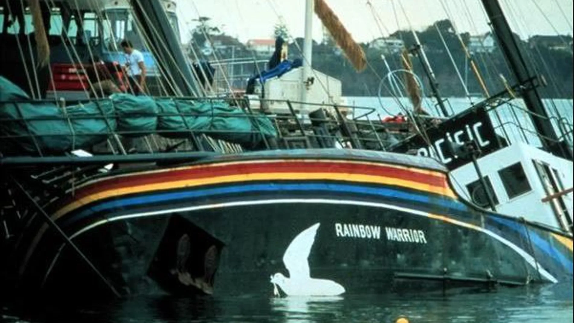 Atentado contra el barco de Greenpeace 'Rainbow Warrior'