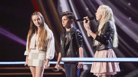 Marta, Elia y Carlos, en perfecta armonía cantando ‘Scared to be lonely’ en las Batallas de ‘La Voz Kids’ Marta, Elia y Carlos, en perfecta armonía cantando ‘Scared to be lonely’ en las Batallas de ‘La Voz Kids’