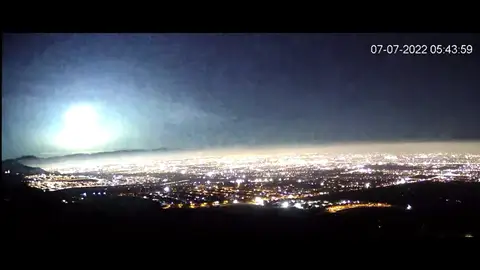 Las impresionantes imágenes del meteoro que iluminó la noche en Chile Las impresionantes imágenes del meteoro que iluminó la noche en Chile