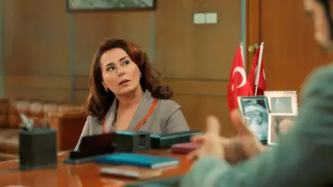 Sevda intenta convencer a Demir de que le diga la verdad a Züleyha: "No quiero que lo pierdas todo" Sevda intenta convencer a Demir de que le diga la verdad a Züleyha: "No quiero que lo pierdas todo"