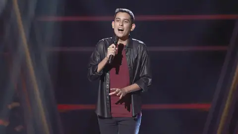 El crooner de Pablo Fernández conquista al ritmo de ‘Come fly with me’ en los Asaltos El crooner de Pablo Fernández conquista al ritmo de ‘Come fly with me’ en los Asaltos