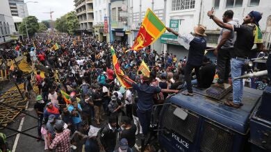 Dimite el primer ministro de Sri Lanka tras el asalto de manifestantes a la residencia del presidente
