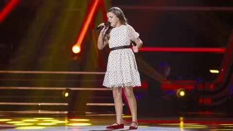 ¡Qué arte! Triana Jiménez se convierte de nuevo en una mini Lola Flores en los Asaltos ¡Qué arte! Triana Jiménez se convierte de nuevo en una mini Lola Flores en los Asaltos