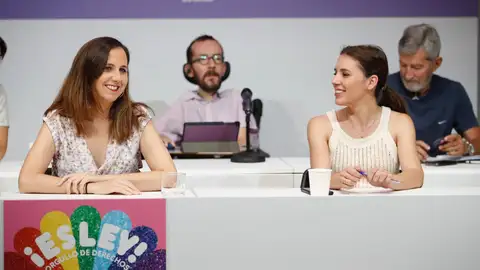 La ministra de Igualdad, Irene Montero, junto a la secretaria general de Podemos, Ione Belarra La ministra de Igualdad, Irene Montero, junto a la secretaria general de Podemos, Ione Belarra