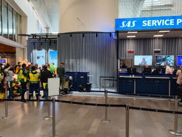 Casi 60 niños de 5 equipos de balonmano se quedan varados en Estocolmo al perder el vuelo por una huelga