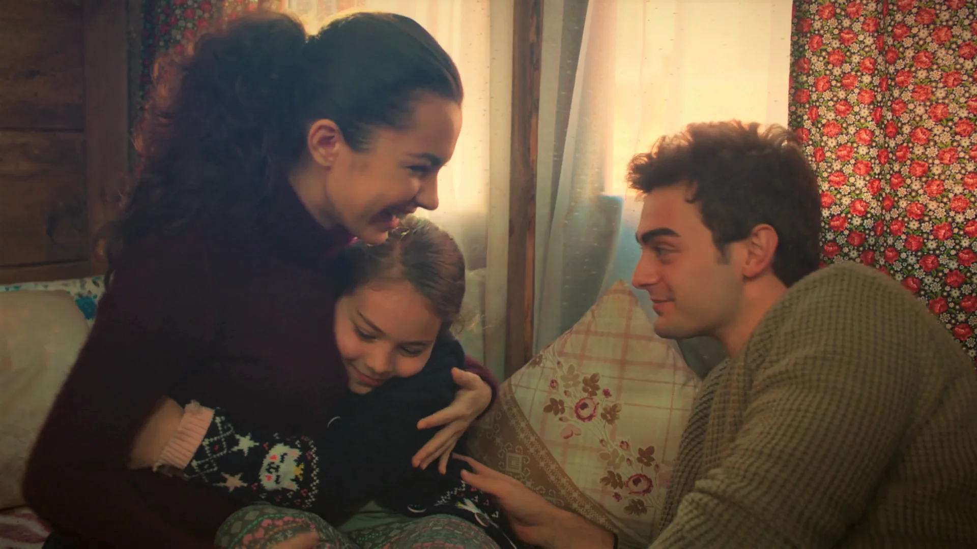 ¡La infidelidad de Akif con Suzan, al descubierto! ¡La infidelidad de Akif con Suzan, al descubierto!