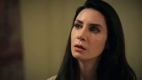 ¡Hatice pilla en la cama a Akif con Suzan, su amante! ¡Hatice pilla en la cama a Akif con Suzan, su amante!