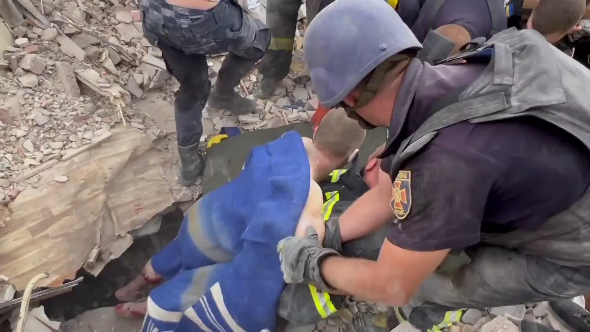 Angustioso rescate en Donetsk
