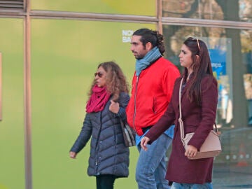 Lolita Flores con sus hijos Guillermo y Elena Furiase