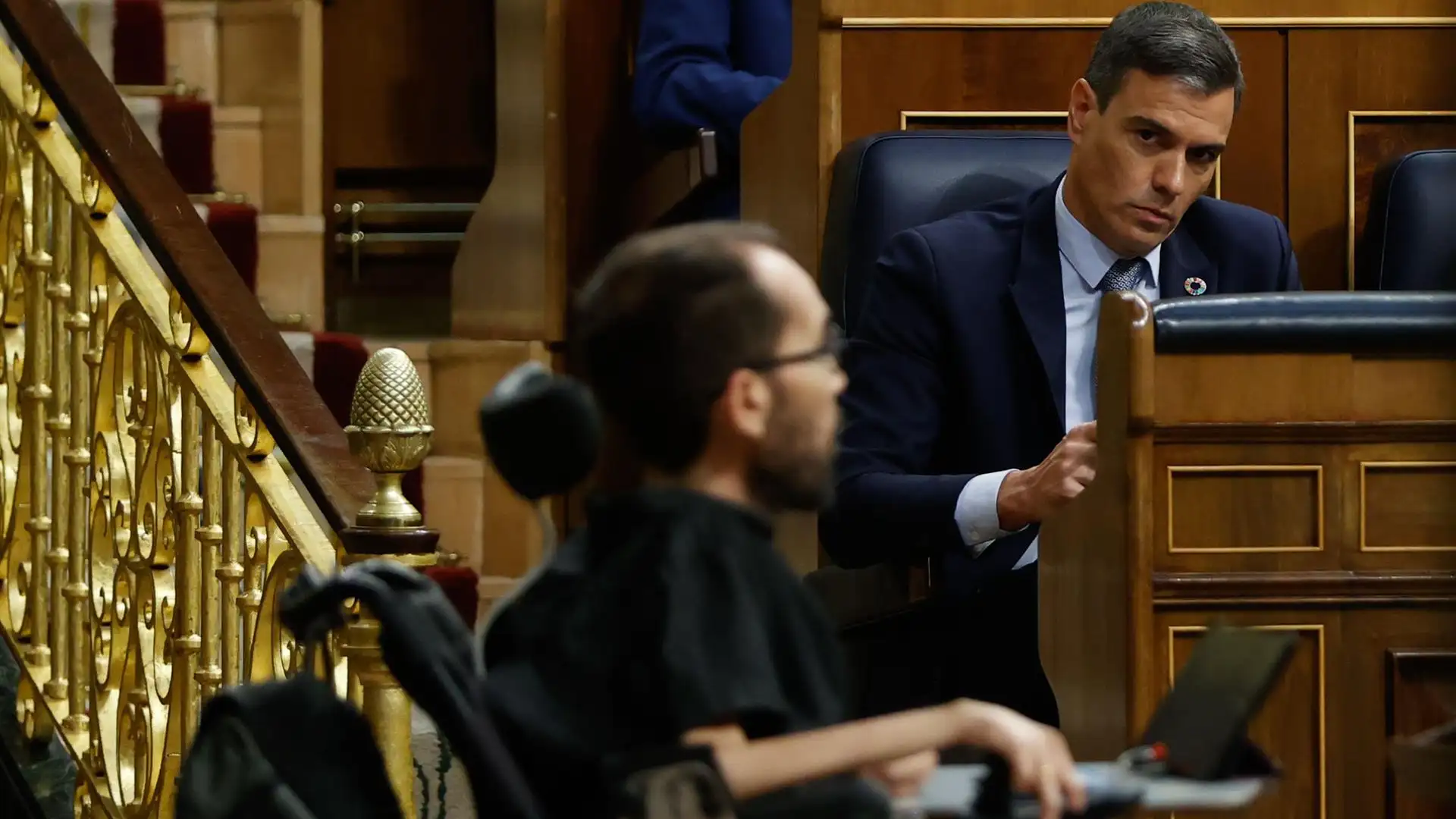 Pablo Echenique se dirige a Pedro S&aacute;nchez durante el Debate del Estado de la Naci&oacute;n