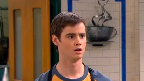 Dan Benson en 'Los Magos de Waverly Place' Dan Benson en 'Los Magos de Waverly Place'