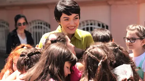 De acumular basura a cuidar niños necesitados...¡así es la nueva Safiye del final de 'Inocentes'! De acumular basura a cuidar niños necesitados...¡así es la nueva Safiye del final de 'Inocentes'!