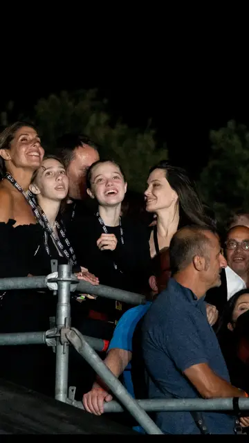 Angelina Jolie y su hija Shiloh, muy sonrientes juntas Angelina Jolie y su hija Shiloh, muy sonrientes juntas