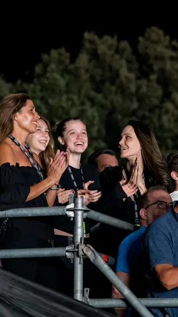 Angelina y Shiloh disfrutan del directo de Måneskin Angelina y Shiloh disfrutan del directo de Måneskin