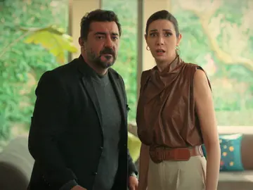 ¡Pillados!: ¡Harika descubre a Suzan y a Akif, a punto de besarse! ¡Pillados!: ¡Harika descubre a Suzan y a Akif, a punto de besarse!