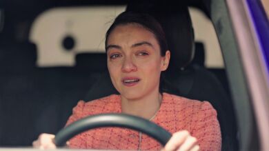 Safiye y Gülben, a punto de cumplir la promesa que le hicieron a Hikmet: ¡Van a aprender a conducir!