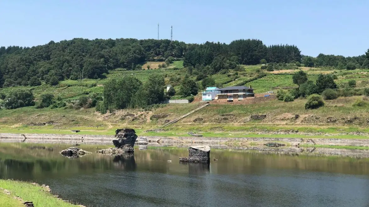 El pueblo sumergido de Portomar&iacute;n, en Lugo