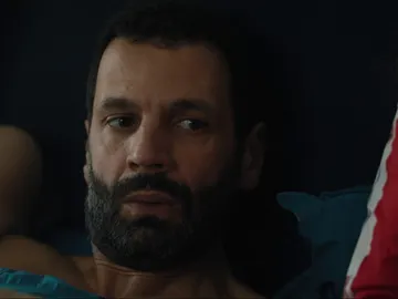 ¡Giro en los acontecimientos! Morgane se cuela en la habitación con Karadec y Roxane ¡Giro en los acontecimientos! Morgane se cuela en la habitación con Karadec y Roxane