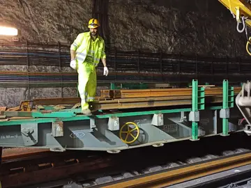 Trabajadores en la vía, en Getafe Trabajadores en la vía, en Getafe